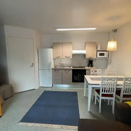 Varastotie 1b * ユリビエスカ